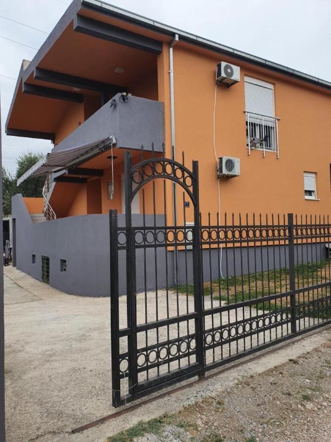 Apartmen Kuca Za Odmor I Familiju Bar Exteriör bild